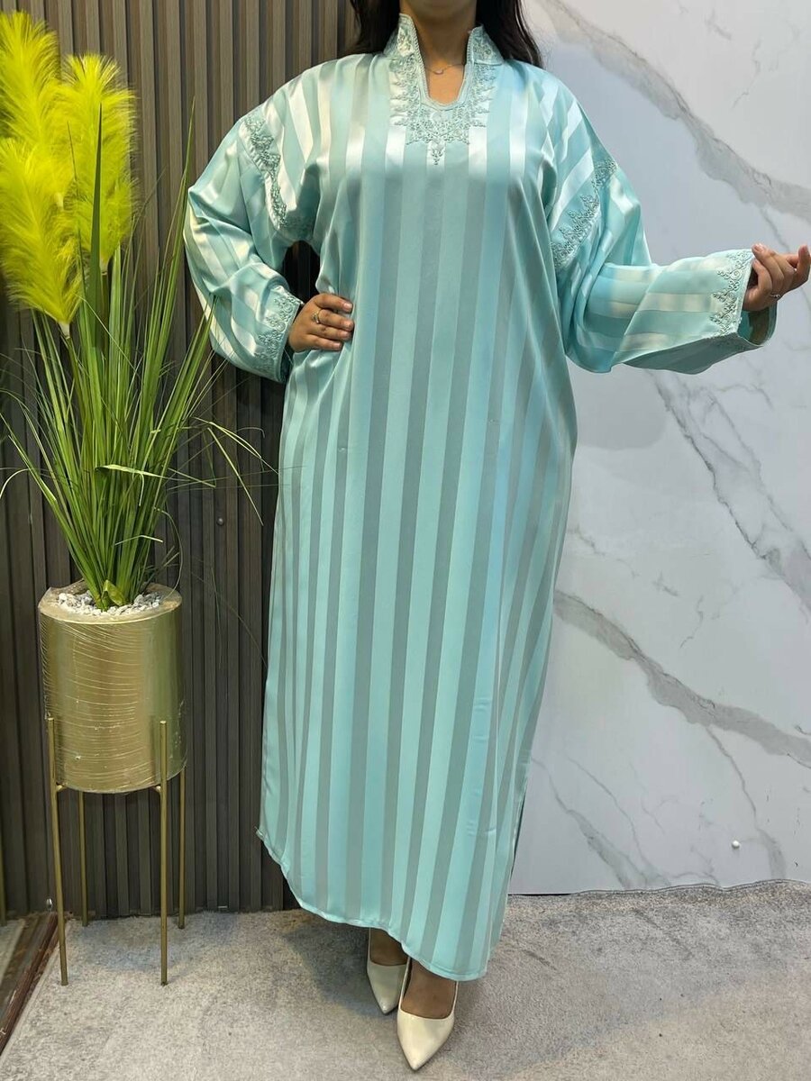 Robe caftan rayé élégant