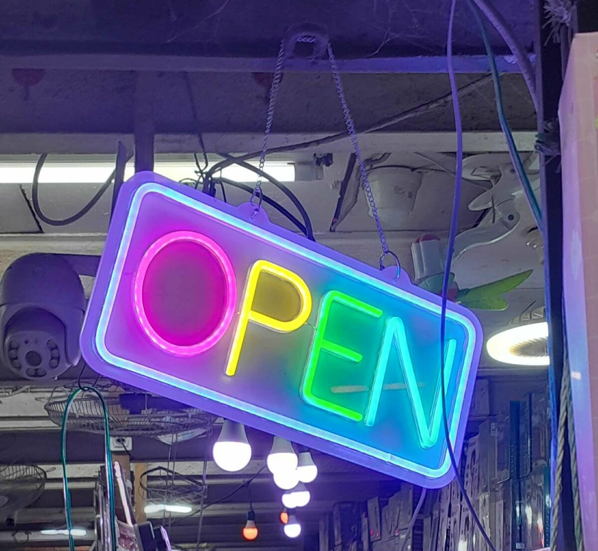 Enseigne néon bar coloré
