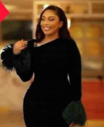 Robe moulante à manches longues et plumes, noir