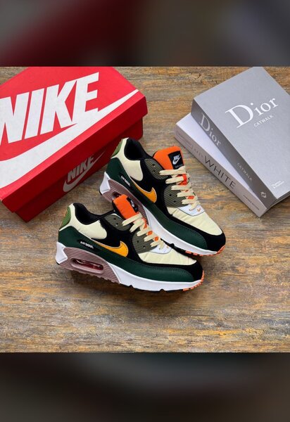 Nike Air Max 90 Sneakers