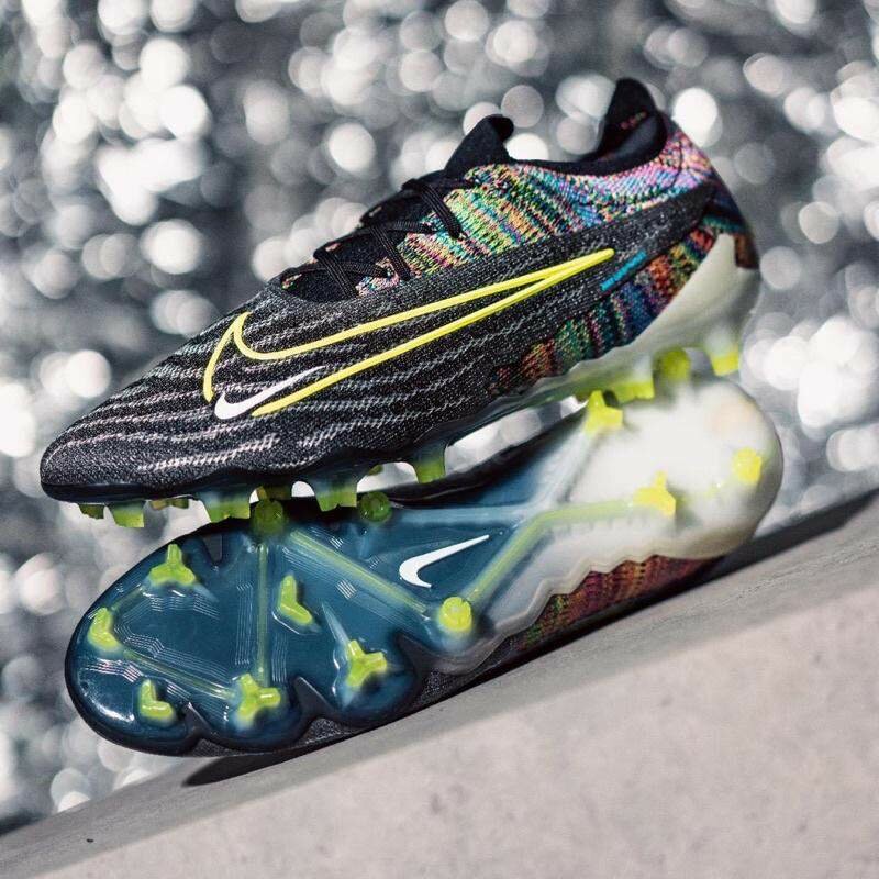 Chaussures de football colorées