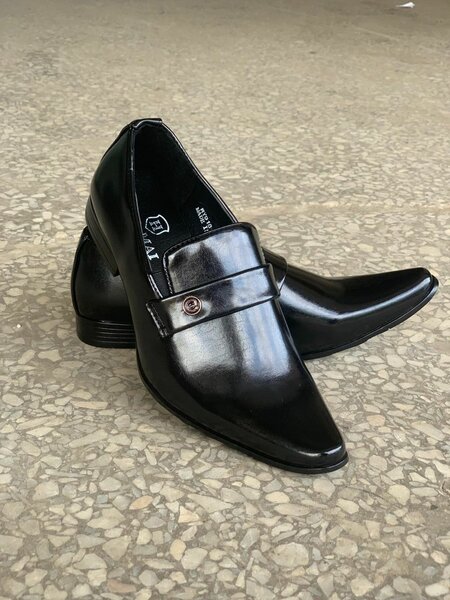 Smart shoes and sneakers