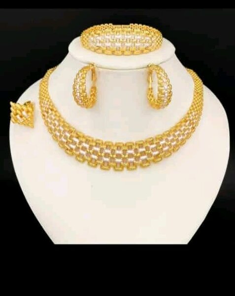 Parure élégante en or