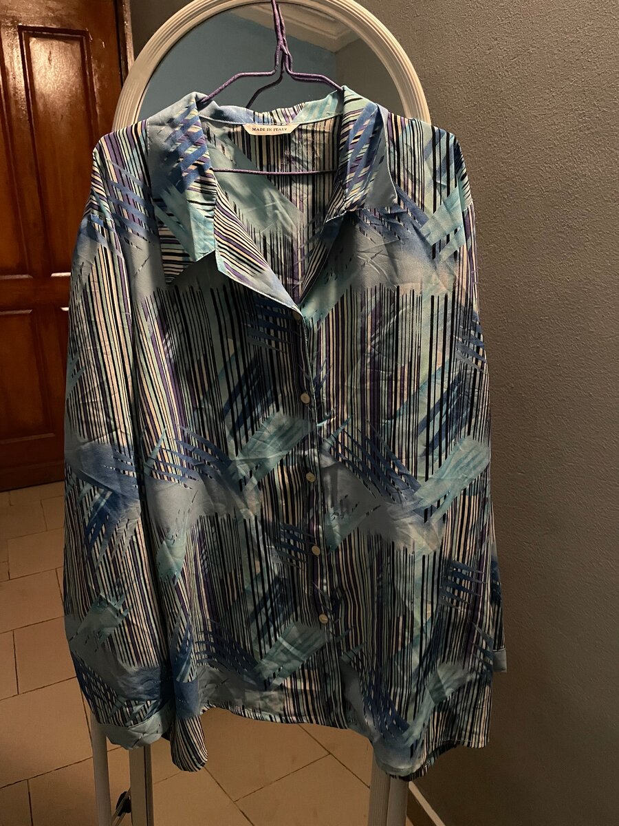 Chemise à motifs colorés