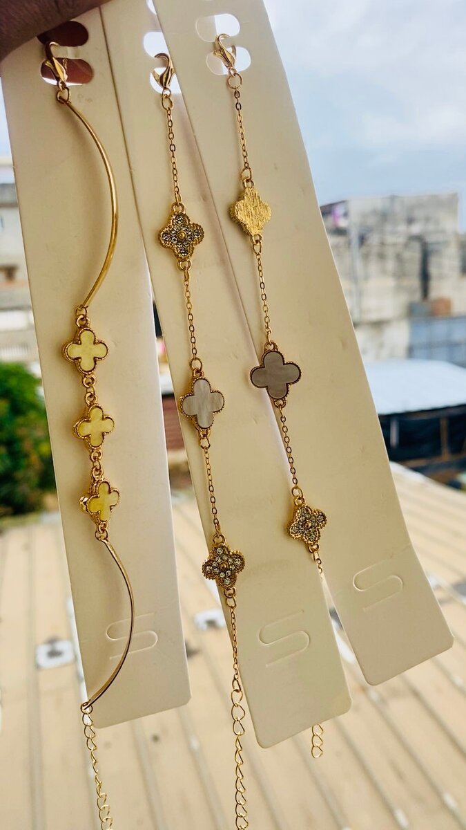 Bracelets dorés élégants