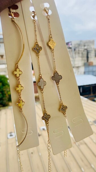 Bracelets dorés élégants