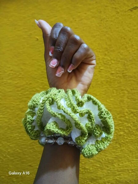 Chouchou crochet coloré doux