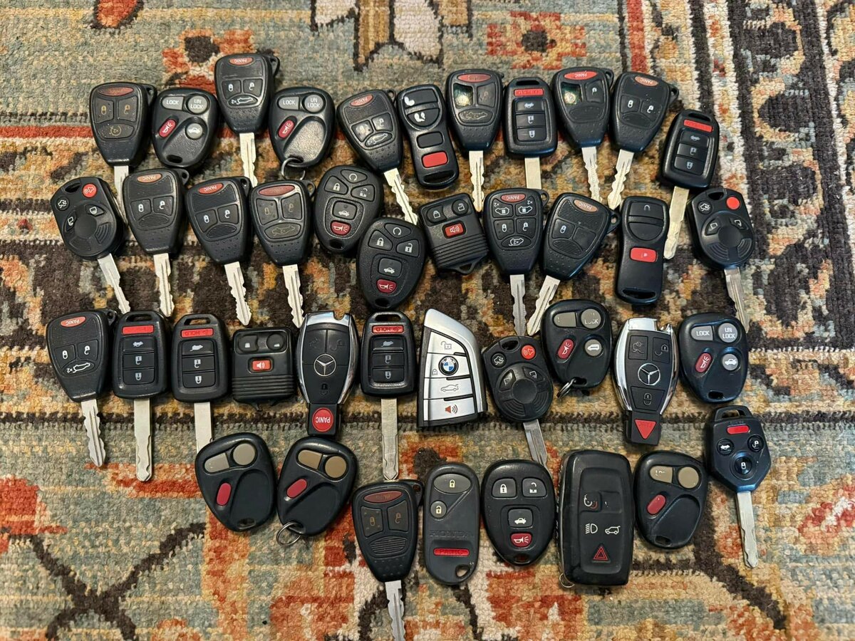 Car keys Honda toyota nissan ford bmw benz chevy