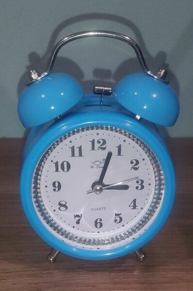Réveil classique bleu métallique