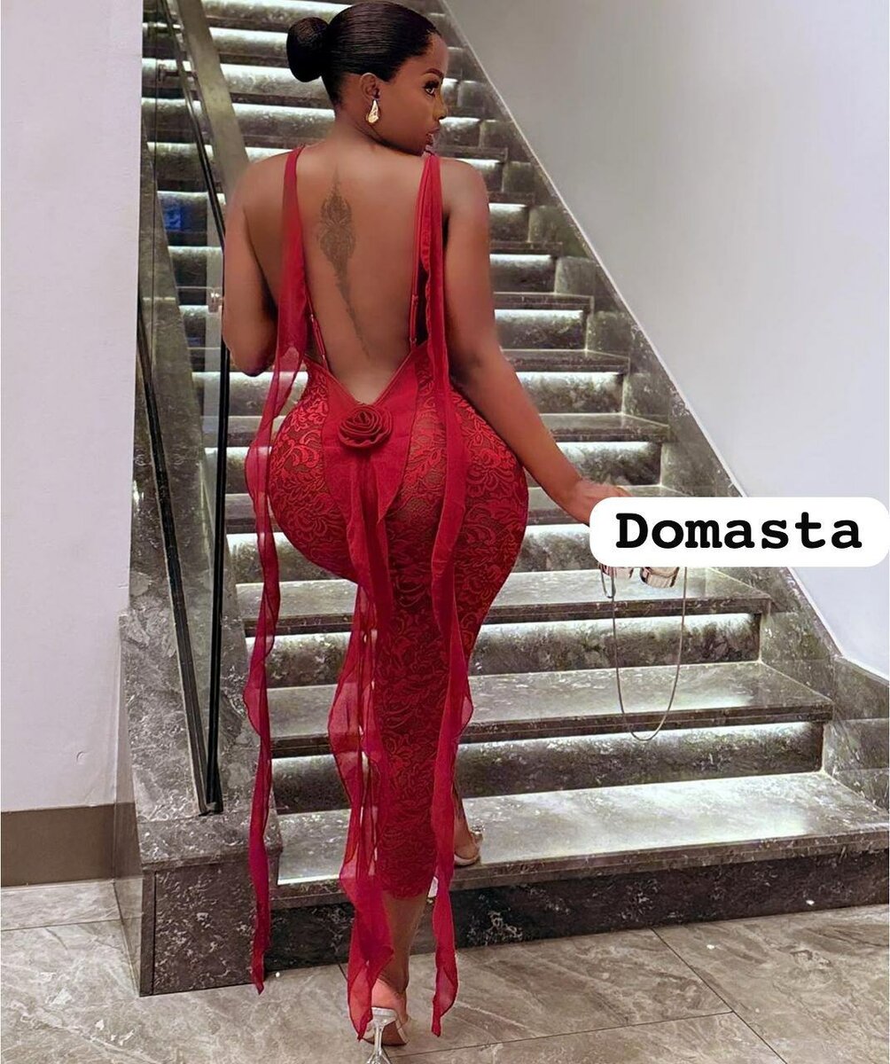 Robe dos nu dentelle rouge