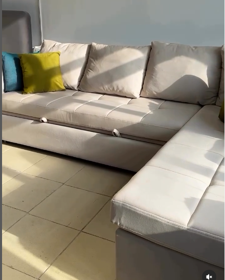 Угловой диван 3x2 м со спальным механизмом.