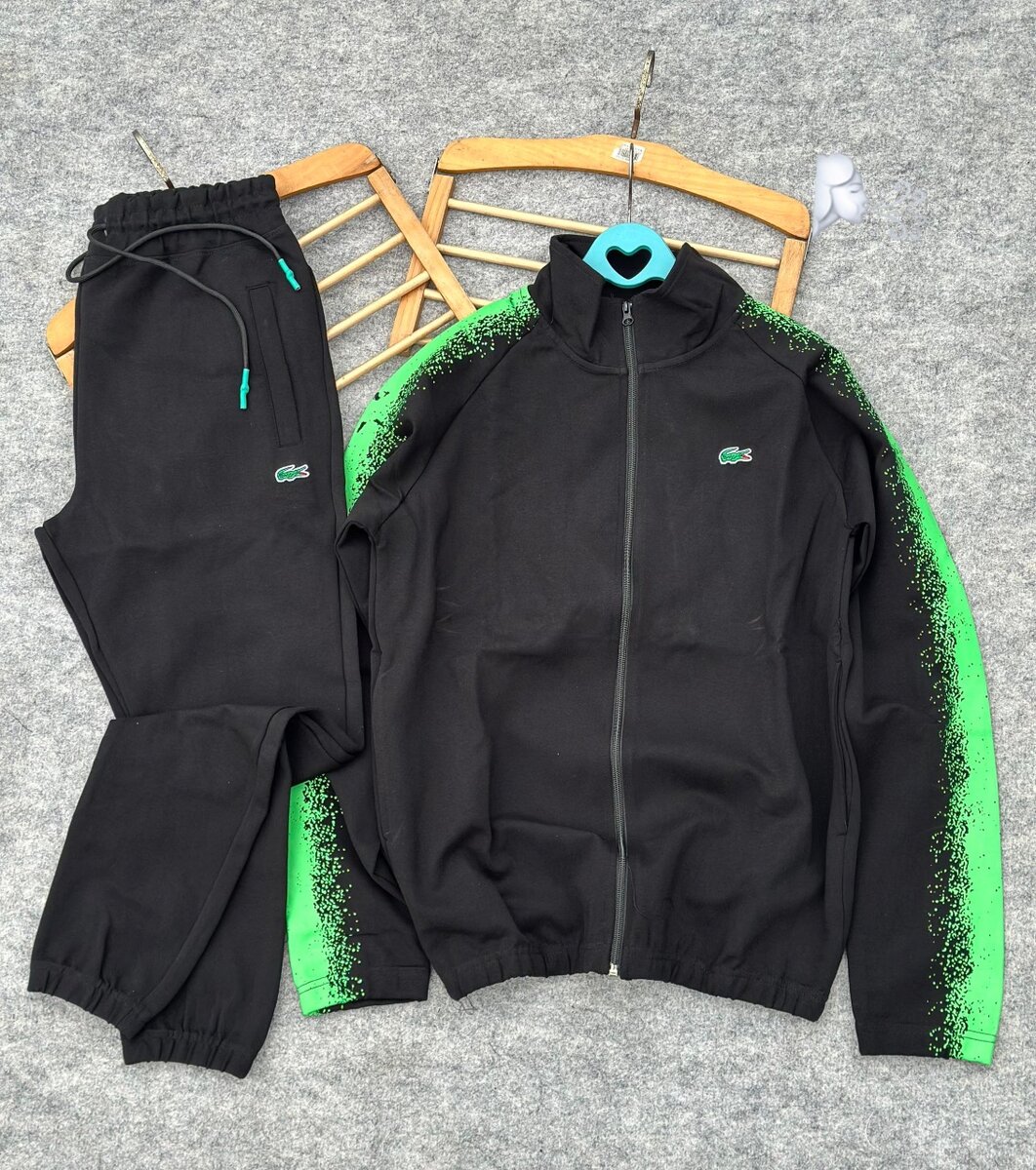 Ensemble de survêtement moderne