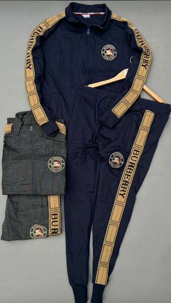 Conple  pulls  burberry