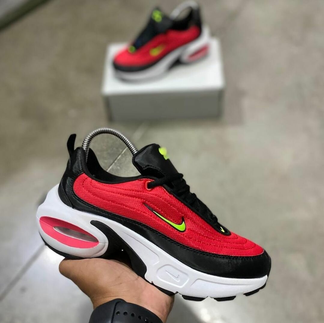 Baskets tendance rouge et noire