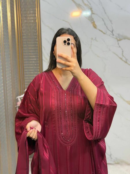 Caftan en satin élégant