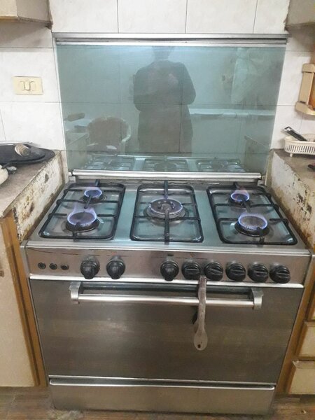Cooking range with oven