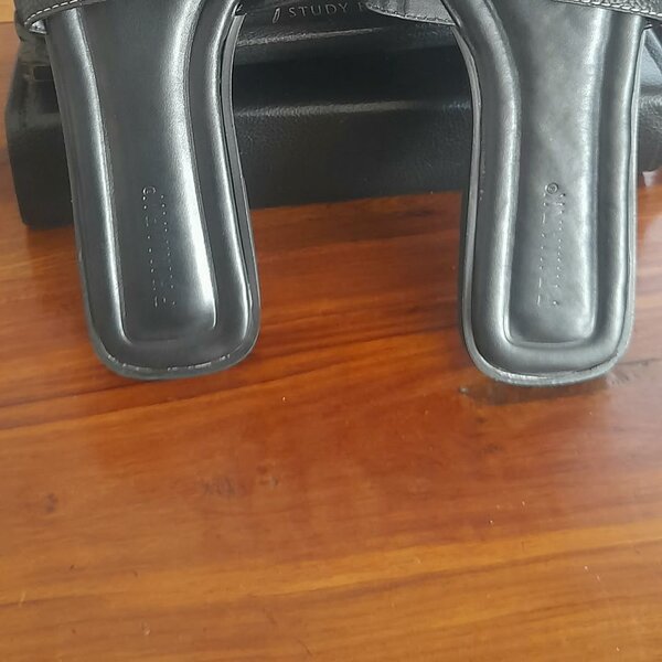 New stock slippers, black white , blue, pink sizes 37, 38, 39, 40 and 41