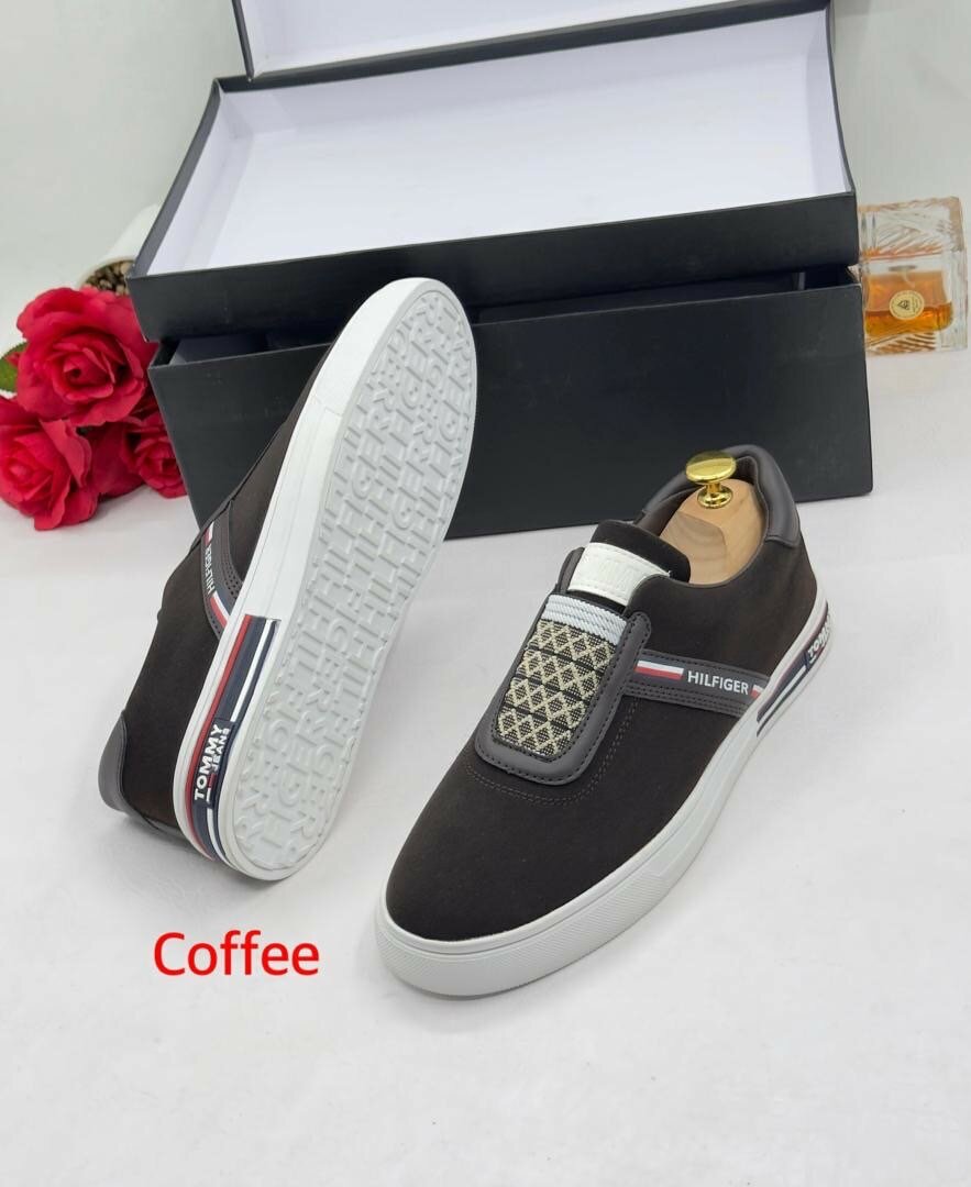 TOMMY HILFIGER COFFEE AND WHIT