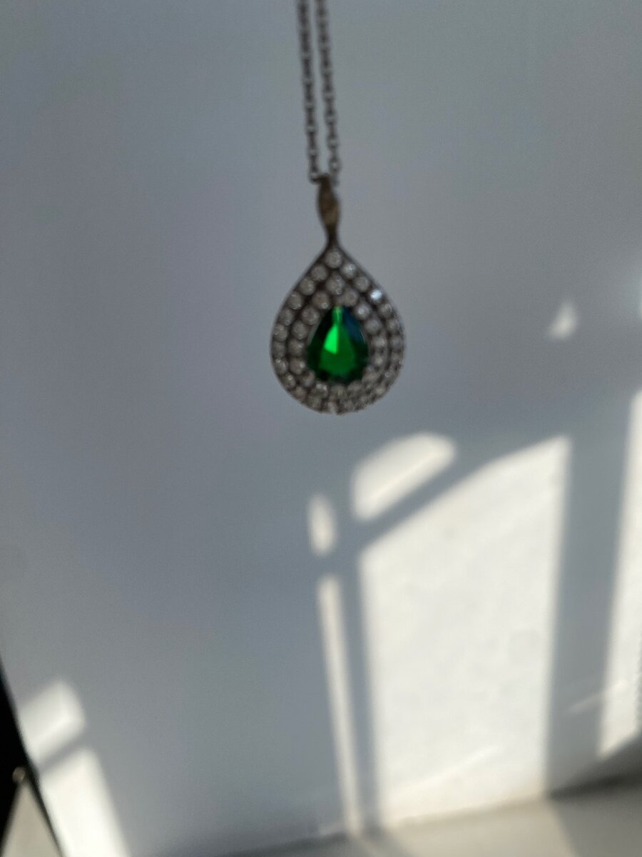 Кулон на цепочке