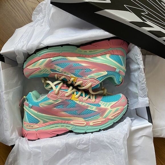 Sneakers Off-White Pastel