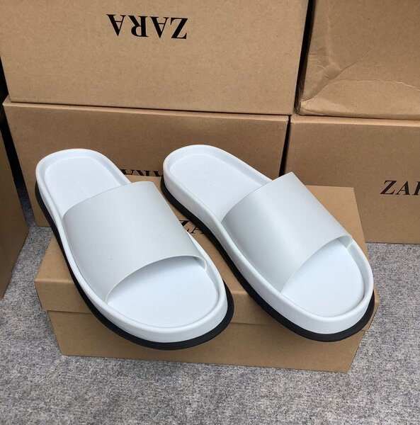 Sandales blanches modernes