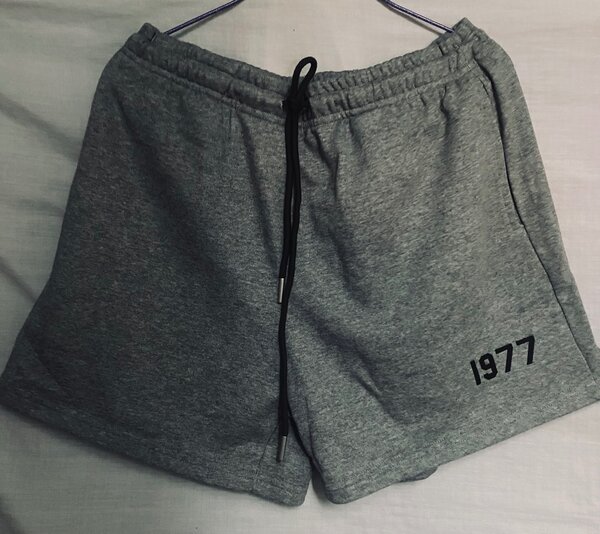 Shorts en coton gris 1977