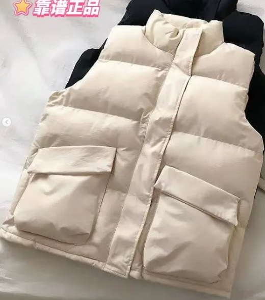 теплая жилетка белого цвета