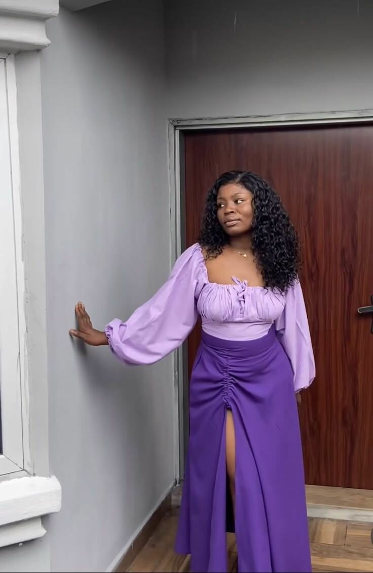 Robe élégante avec fente haute