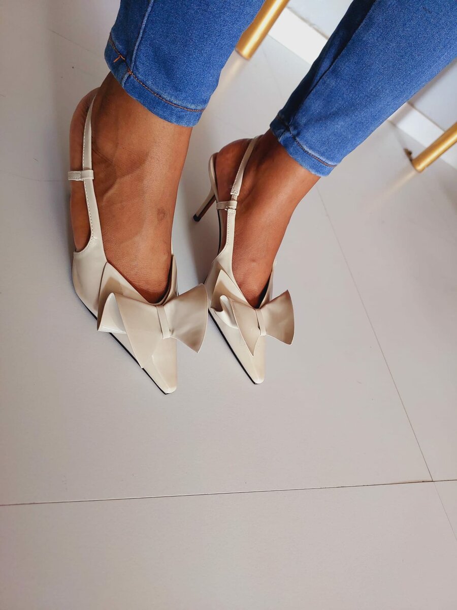 Women's high heel pumps