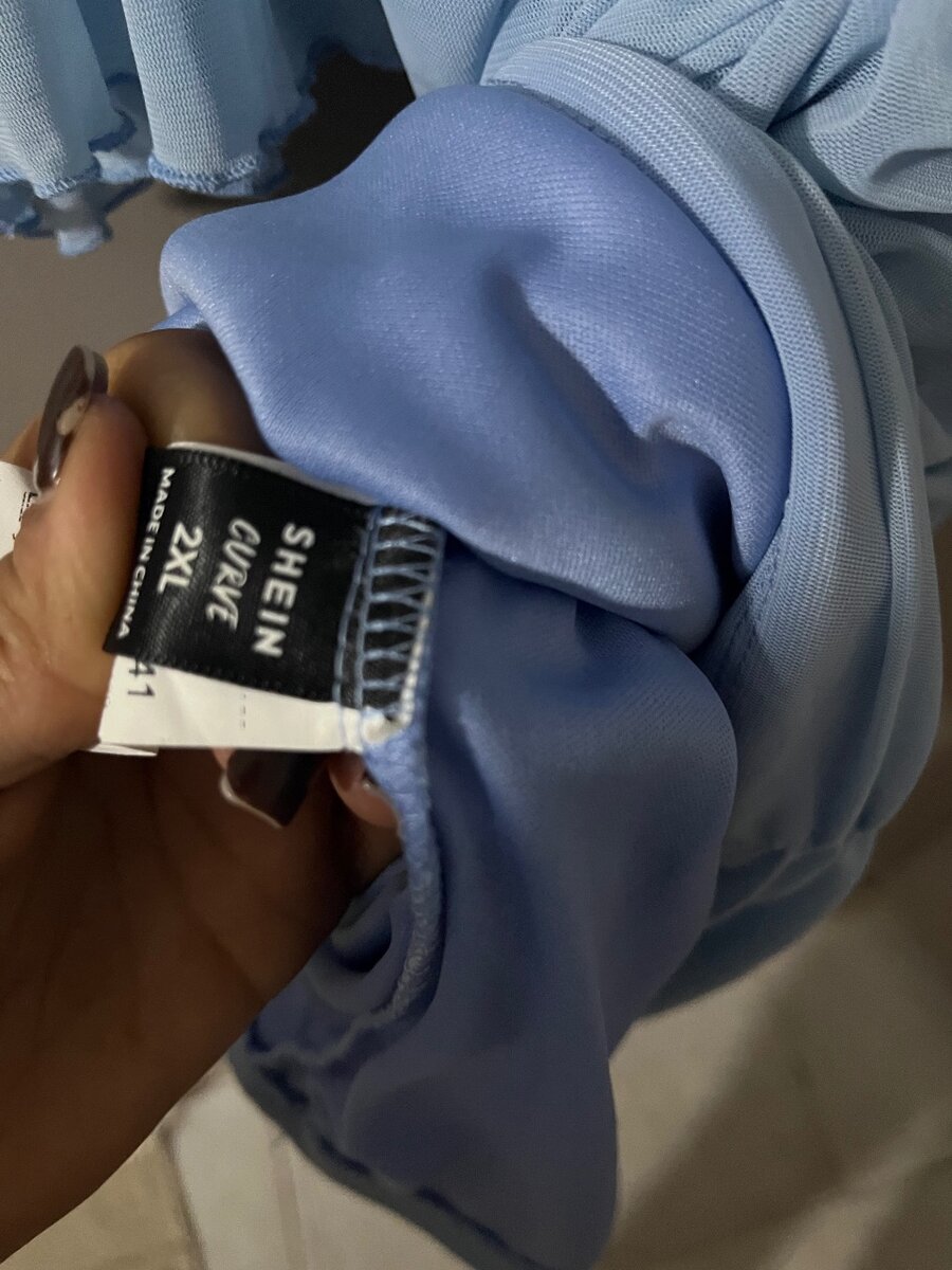 Robe bleu drapée élégante