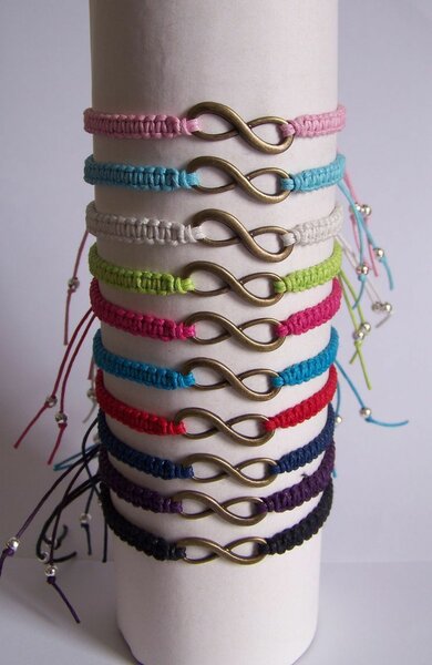 Bracelet en macramé coloré