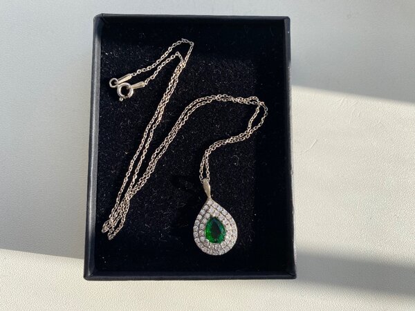 Кулон на цепочке