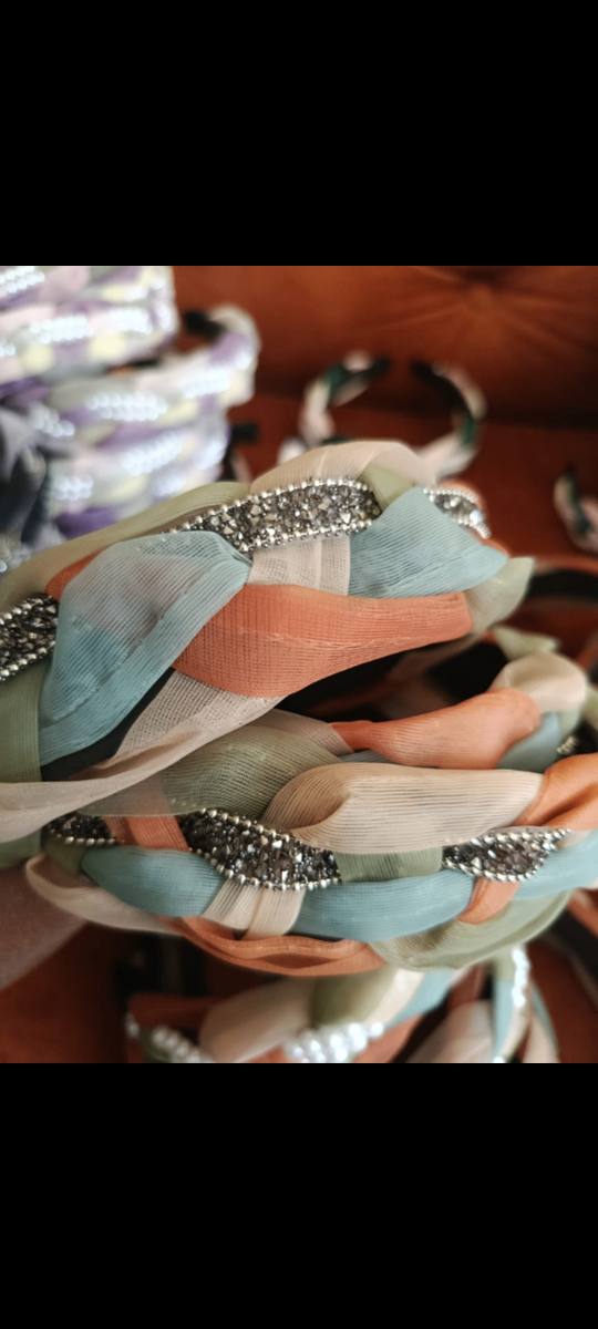 Bandeau tressé perlé élégant