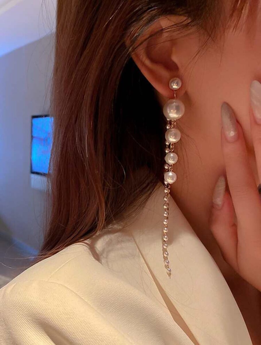 French Style Vintage Earring.