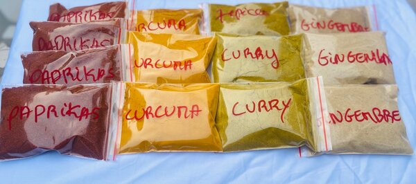 Kankankan, curcuma, curry ,cannelle , paprikas, 7-épices