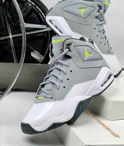 Basket élégantes grises