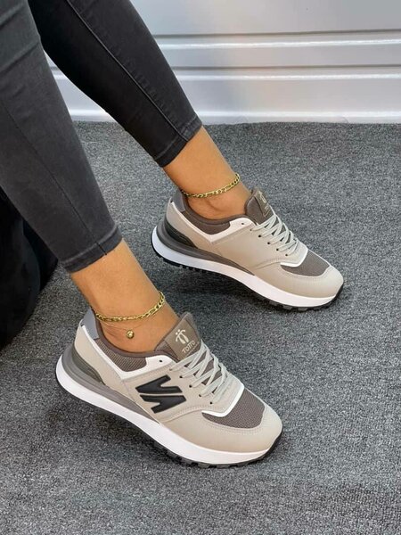 Ladies sneakers 