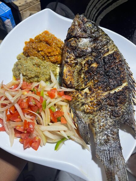 Poulet et boissons braisé