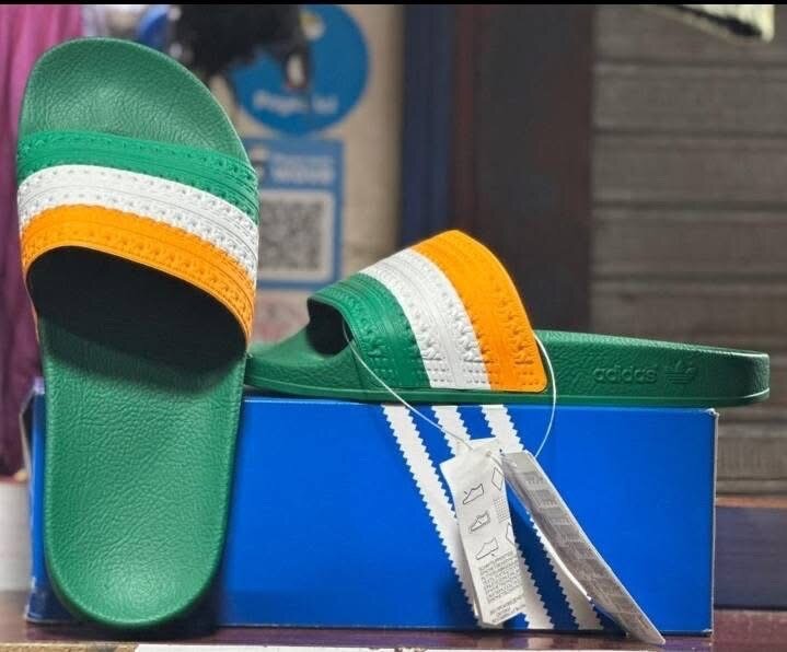 Tongs colorés Adidas confort