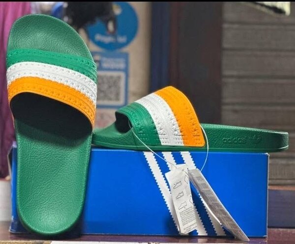 Tongs colorés Adidas confort