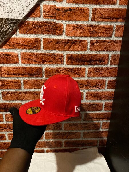 Casquette rouge baseball