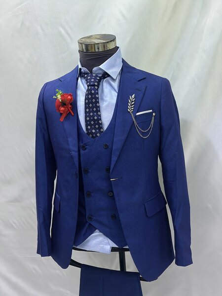 Costume de cérémonie élégant