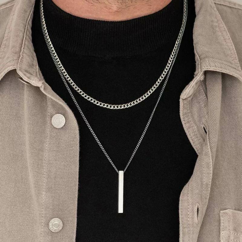 Collier élégant en acier