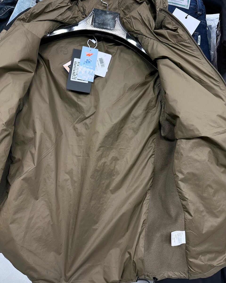 Легкие деми куртки 