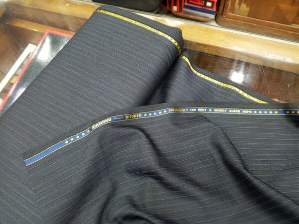 Tissu en laine rayé gris