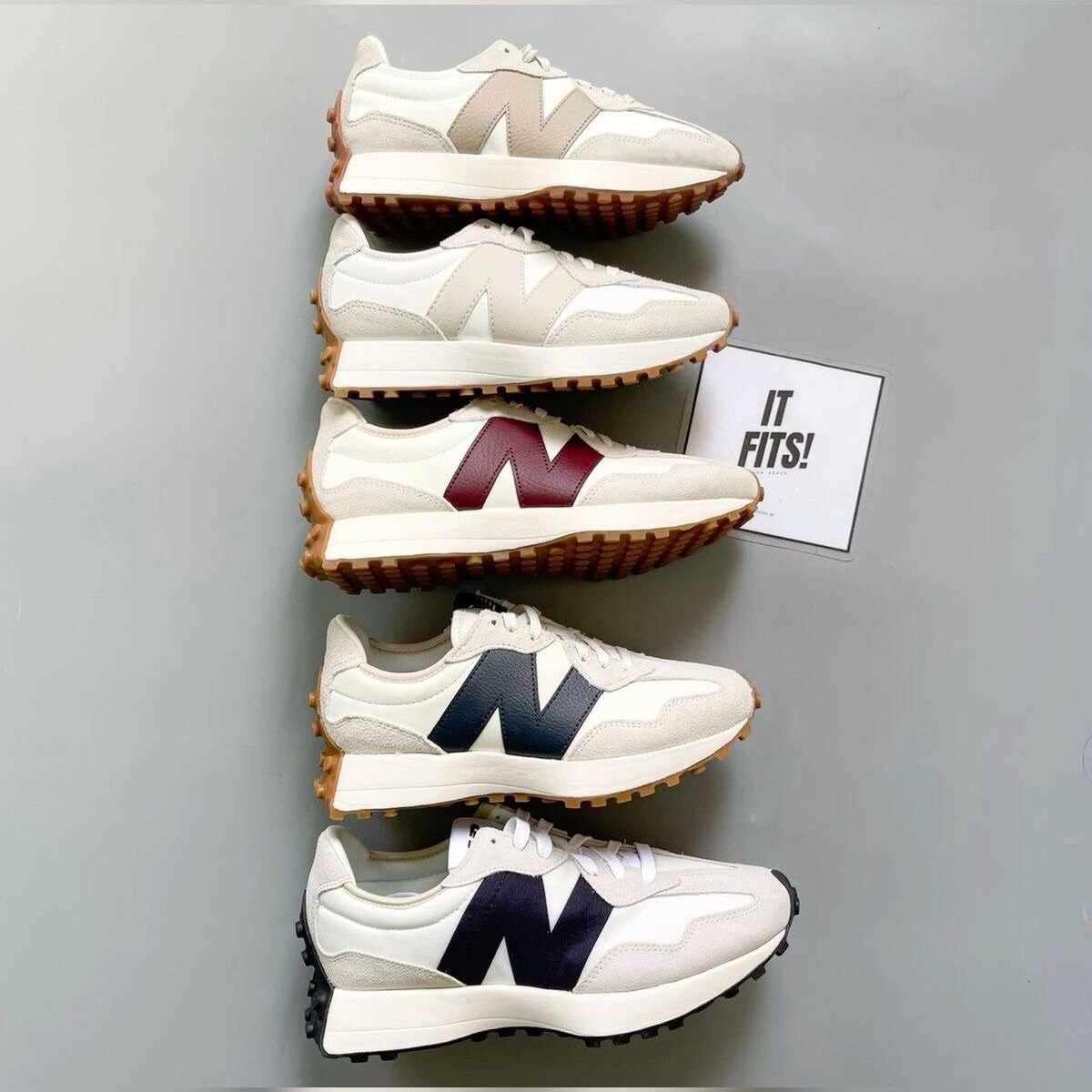 New Balance 327 Sneakers