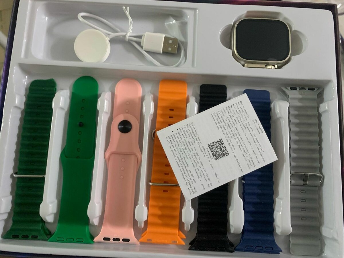 Montre connectée + bracelets