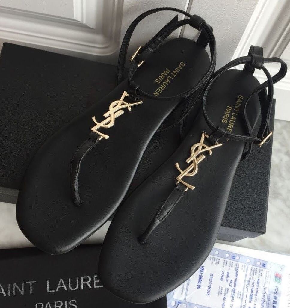 Sandales en cuir noir chic