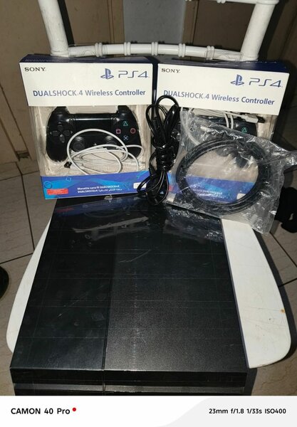 Ps4 craquer +2 manettes