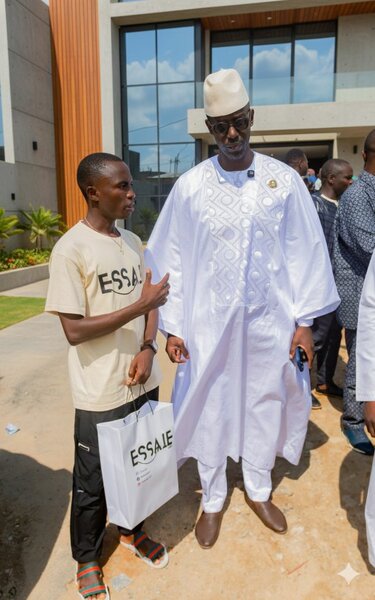 T-shirts et Casquettes Stylish ESSAIE